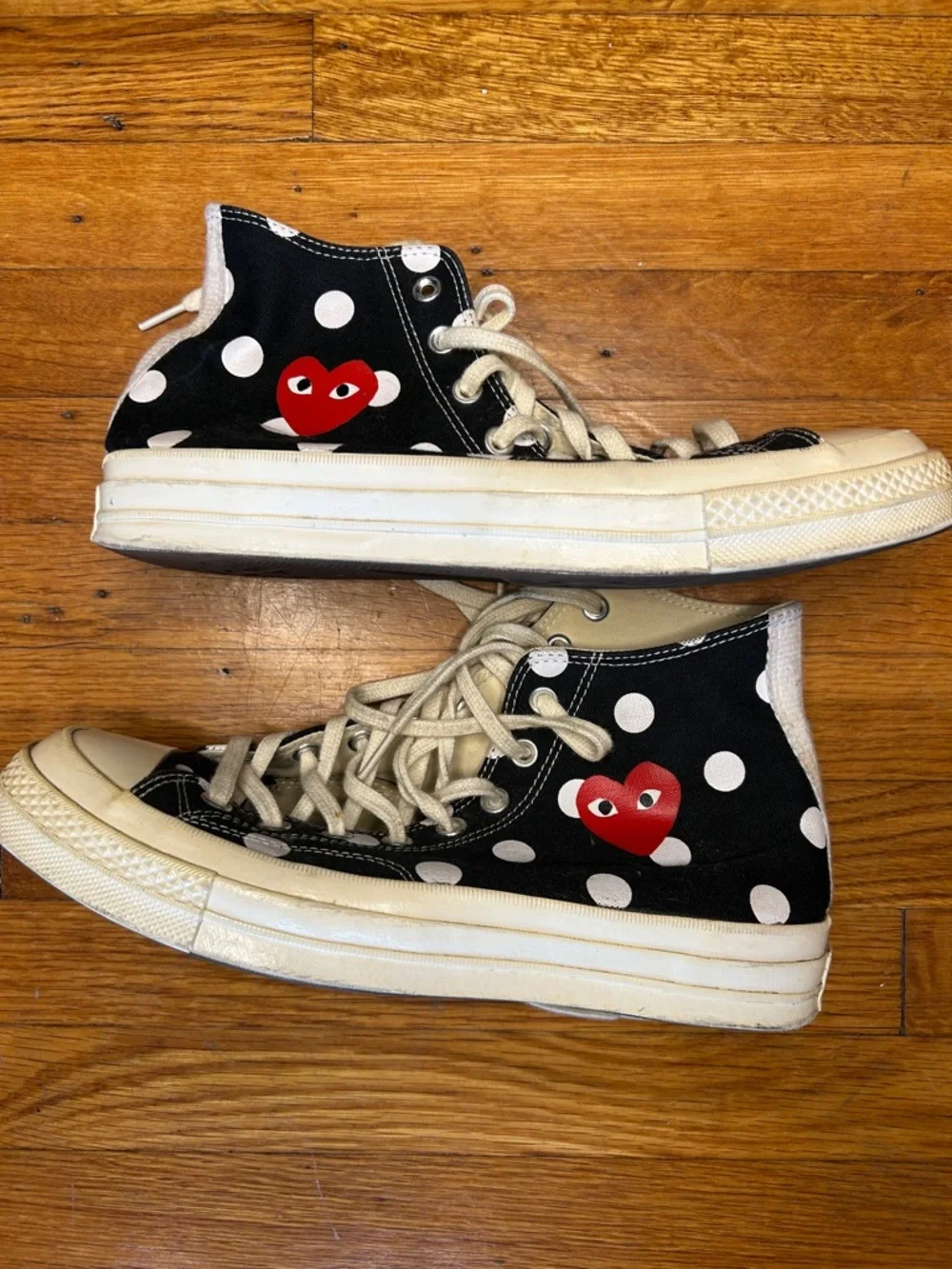Converse Mens & Women’s Black and White Polka Dot High-Top Sneakers w Red Heart - Picture 5 of 7